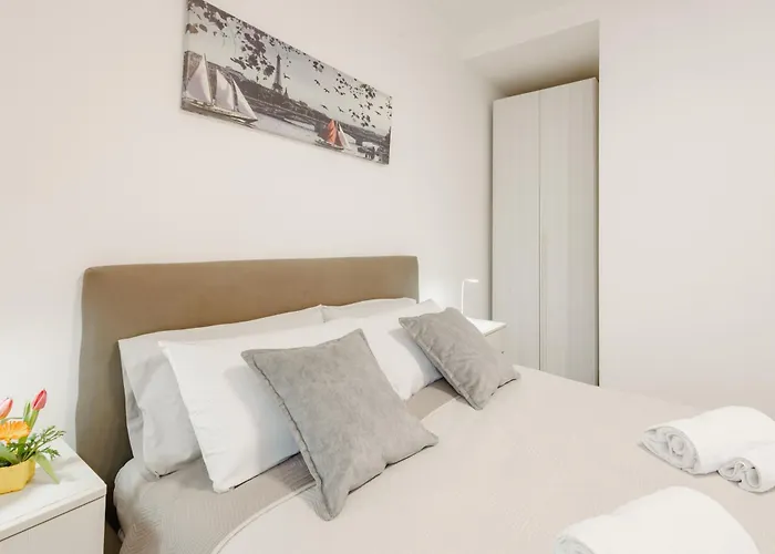 G21 Guest House